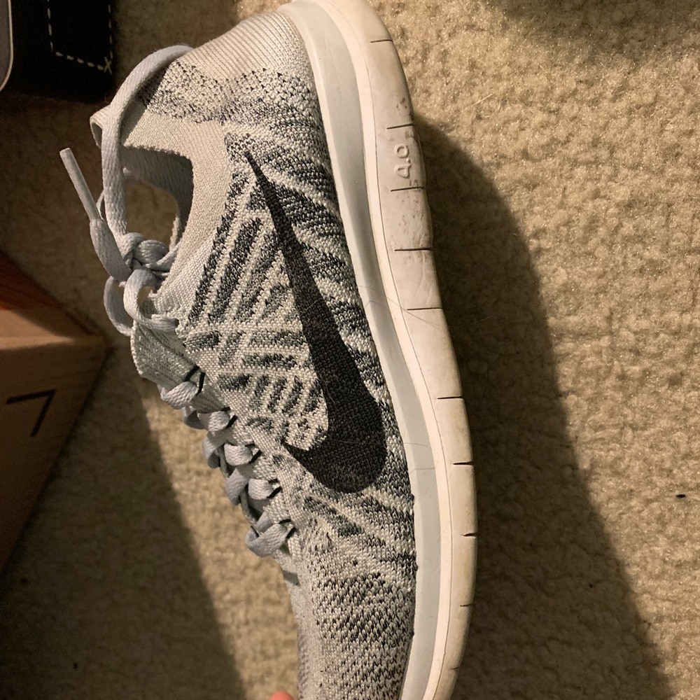 Nike flyknit tennis shoes